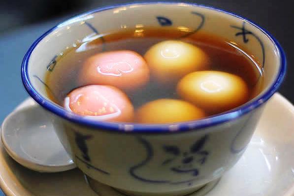 Trik Mudah Masak Wedang Ronde Isi Kacang Jahe