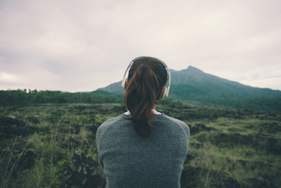 10 Lagu Tentang Cinta yang Bikin Galau