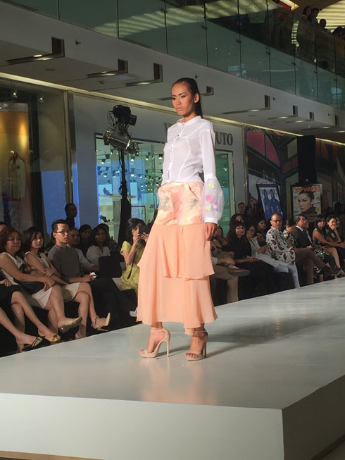 Penampilan Raffles Institute of Higher Education di Surabaya Fashion Week 2015