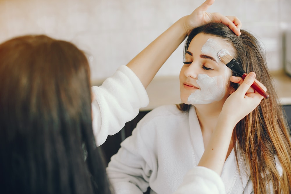 8 Rekomendasi Masker untuk Memutihkan Wajah