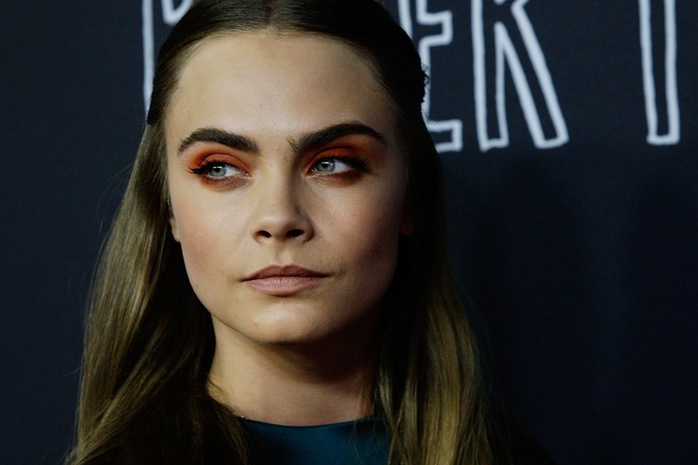 Cara Aplikasikan Smokey Eyes ala Cara Delevingne