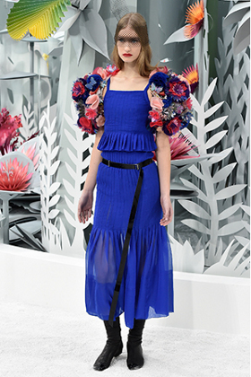 Trending Now: Warna Biru dari Couture Fashion Week