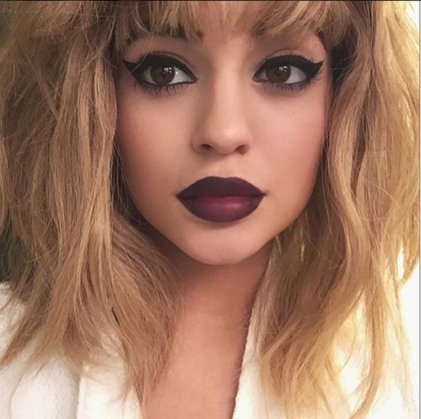 Kylie Jenner Ubah Warna Rambut untuk Love Magazine