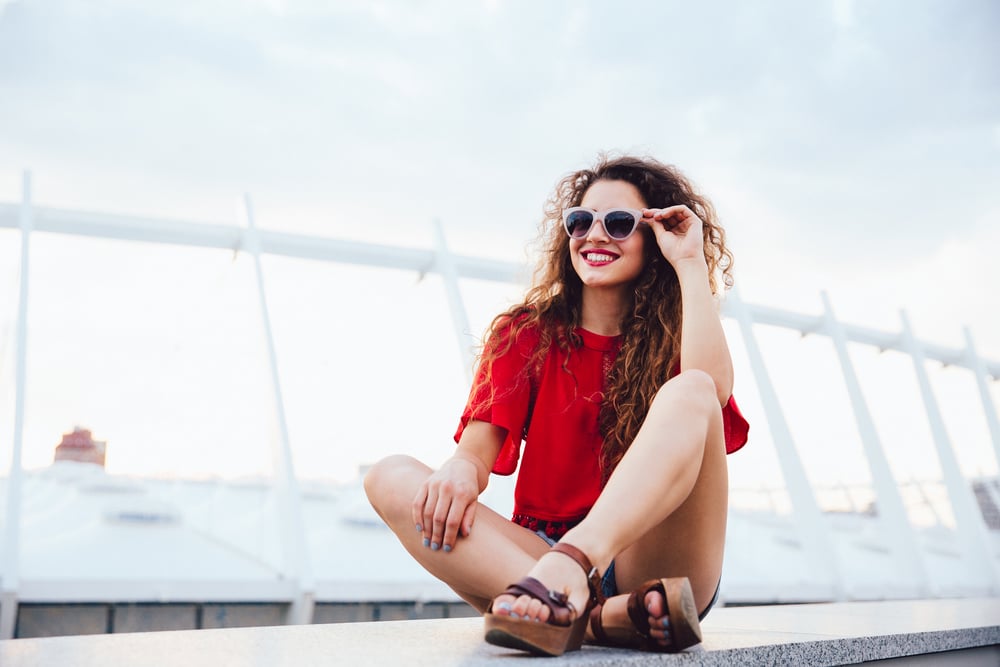 9 Produk Fashion untuk Tampilan Merah-Putih yang Modis
