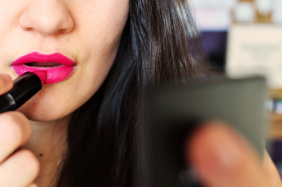 9 Rekomendasi Lipstik yang Pas untuk Bibir Kering