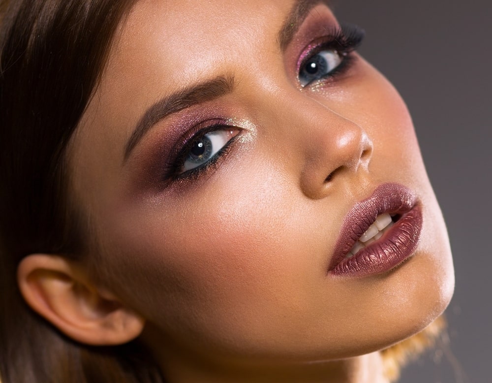 9 Rekomendasi Warna Lipstik yang Pas untuk Bibir Hitam