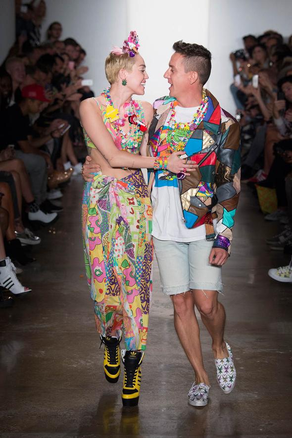 Jeremy Scott Rilis Film Dokumenter