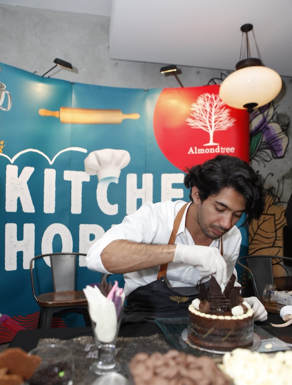 Almond Tree Adakan Kelas Memasak Bersama Reza Rahadian