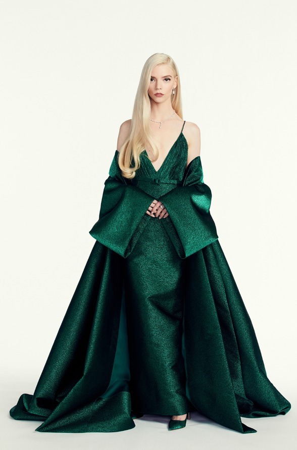 Spotted : Anya Taylor-Joy mengenakan Dior di Golden Globe'21
