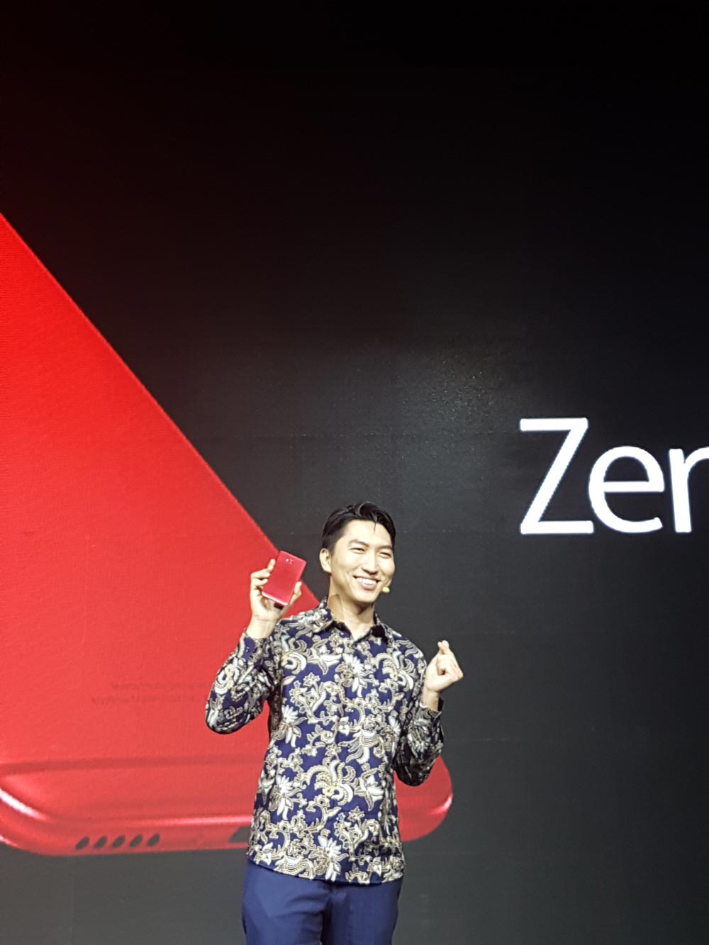 Asus Hadirkan Ponsel Pintar ZenFone 4 Selfie Series