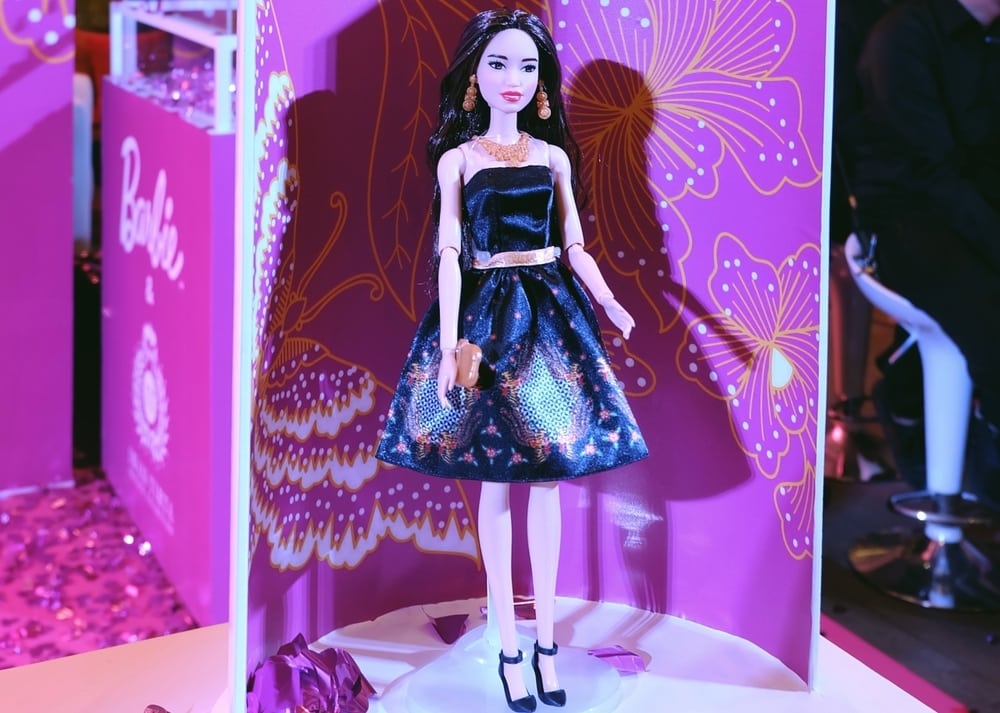 'Barbie Batik Kirana', Kala Barbie Berbusana Batik
