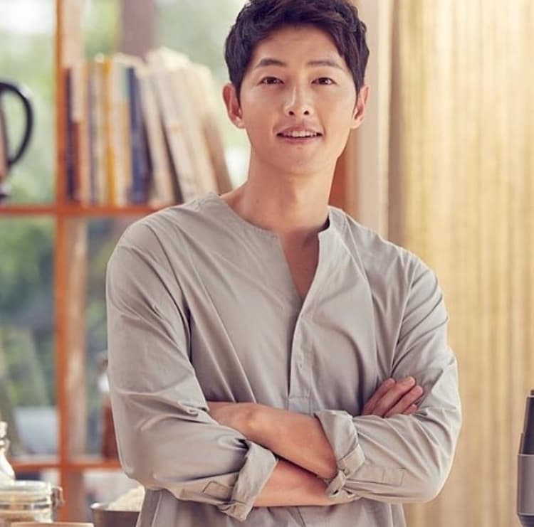 Begini Penampilan Song Joong Ki Di Pernikahan Temannya