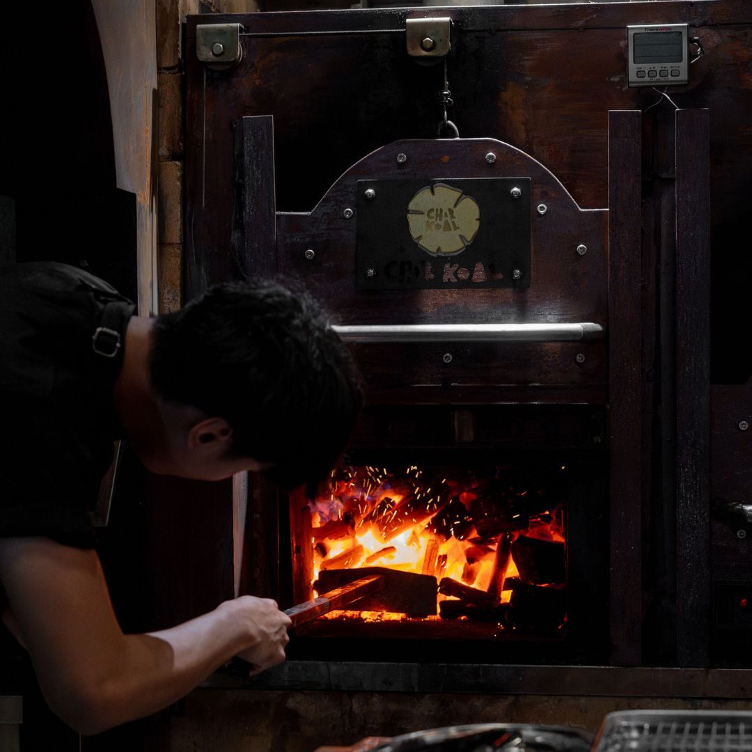 Charkoal: Kuliner Inovatif dengan Teknik Primitive-Cooking!