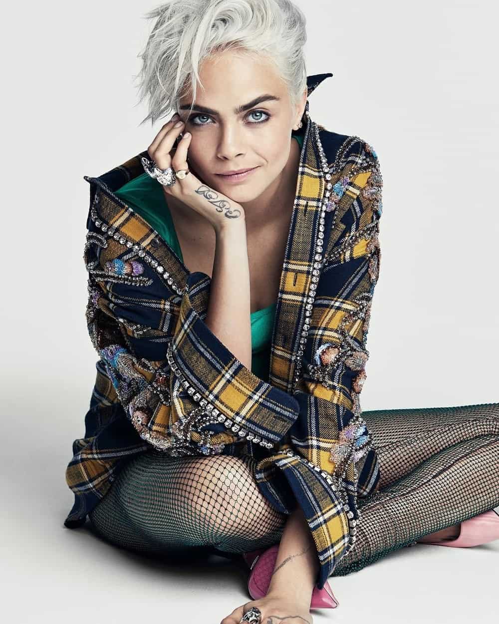 Cara Delevingne Resmi Menjadi Penyanyi