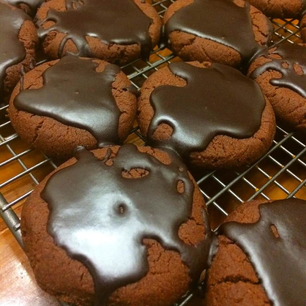 Cara Membuat Biskuit Shortbread Cokelat Untuk Valentine