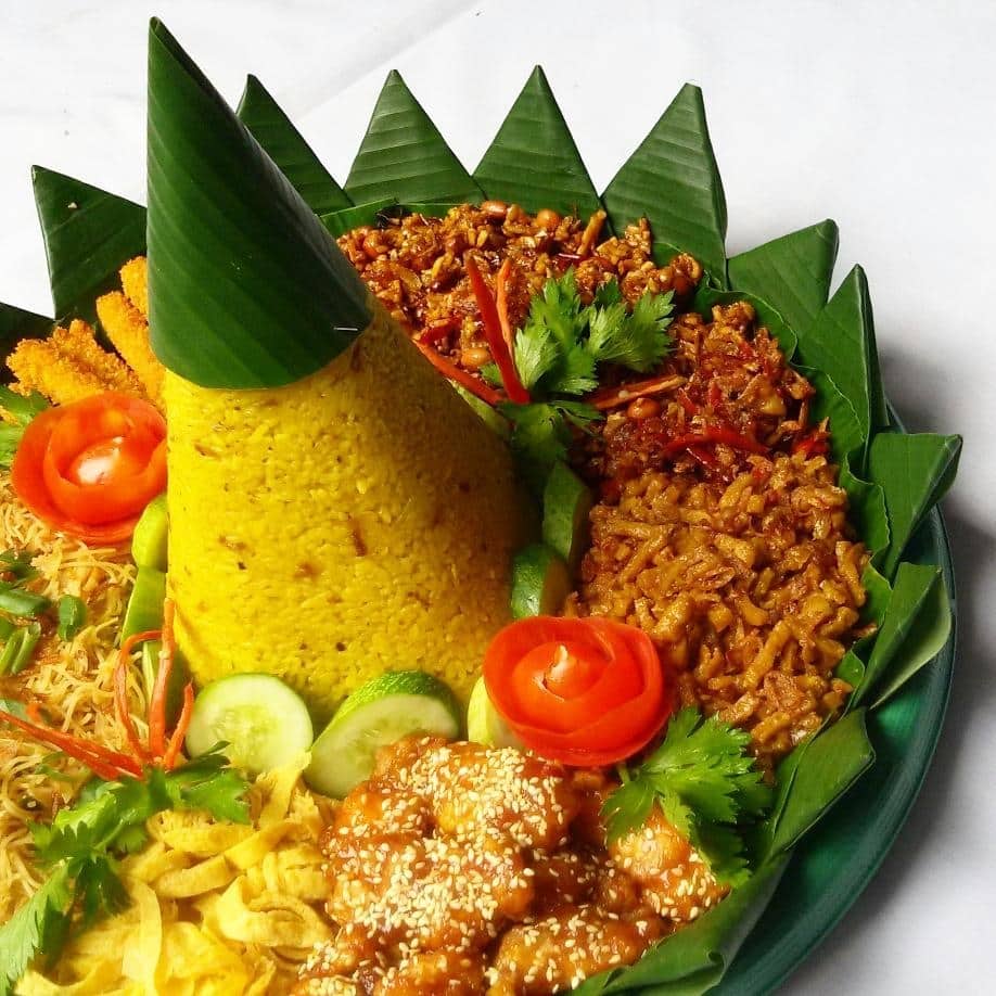 Cara Membuat Nasi Tumpeng  untuk Lomba 17 Agustus an