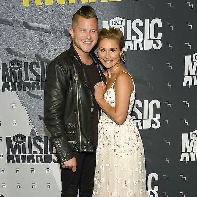 Clare Bowen Menikah Dengan Brandon Robert Young