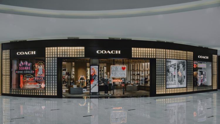 Koleksi Coach Fall 2021 dan Windows Of The Future 