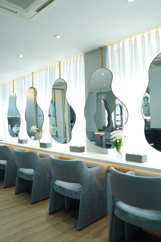 Dapatkan Perawatan Rambut Mewah di Dusty Blue Hair Studio