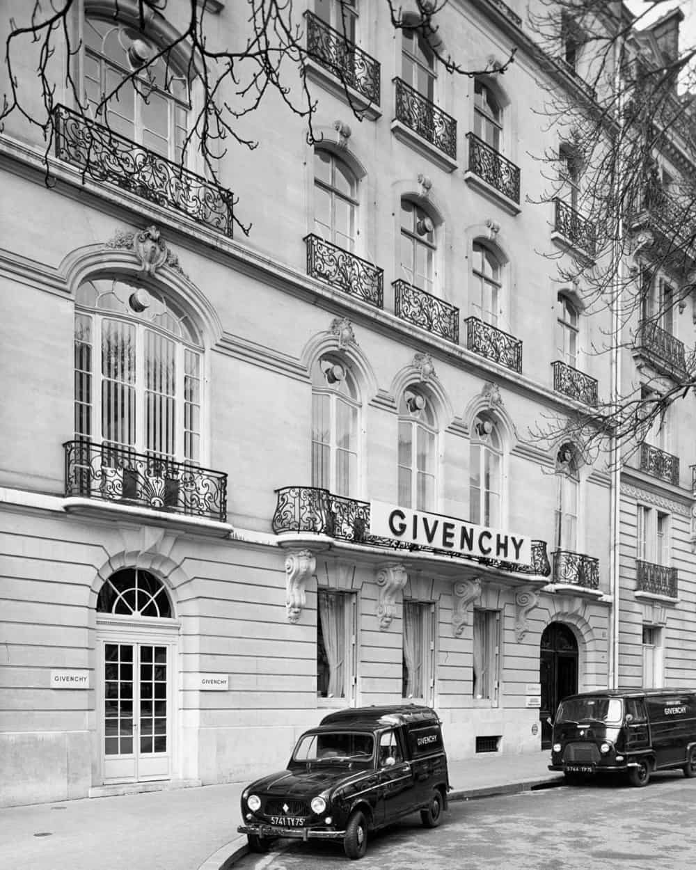 Desainer Hubert De Givenchy Meninggal Dunia