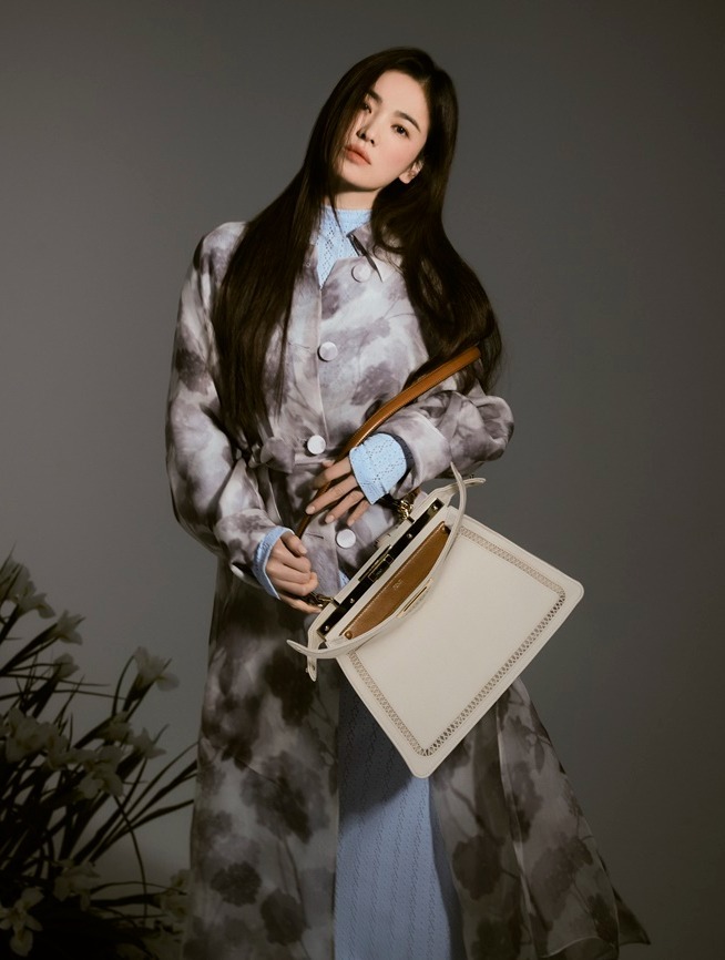 Song Hye Kyo Resmi Jadi Brand Ambassador Fendi