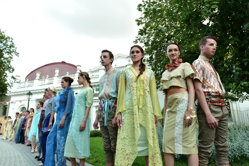 Fashion Show Fersoen by Ferry Sunarto di Moskow