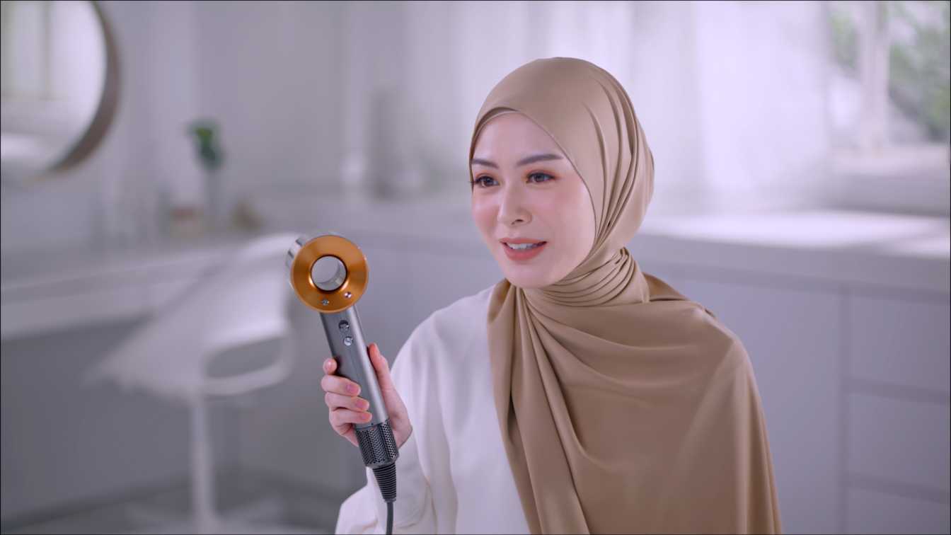 Rawat Rambutmu yang Tertutup Hijab Bersama Dyson Supersonic