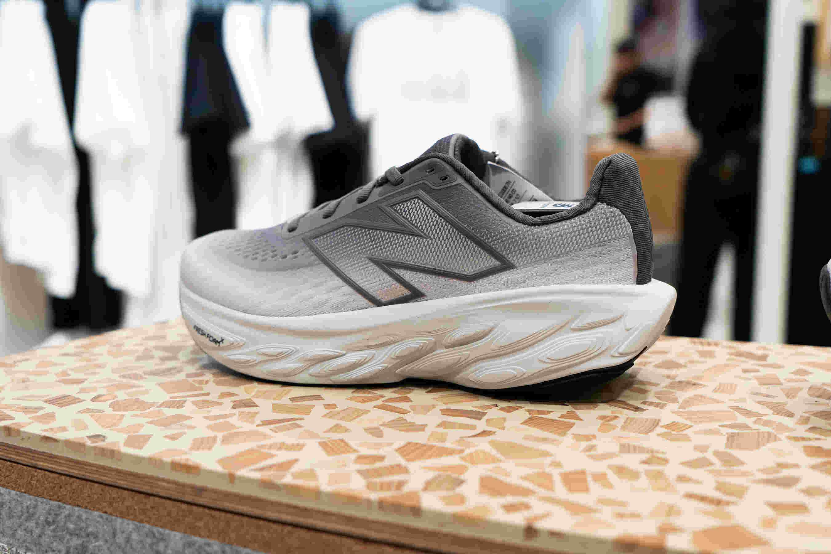 New Balance Rayakan Abu-Abu di Grey Days 2025