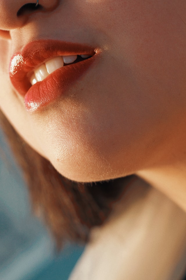 Ini 7 Kebiasaan Yang Bisa Membuat Bibir Merah Alami