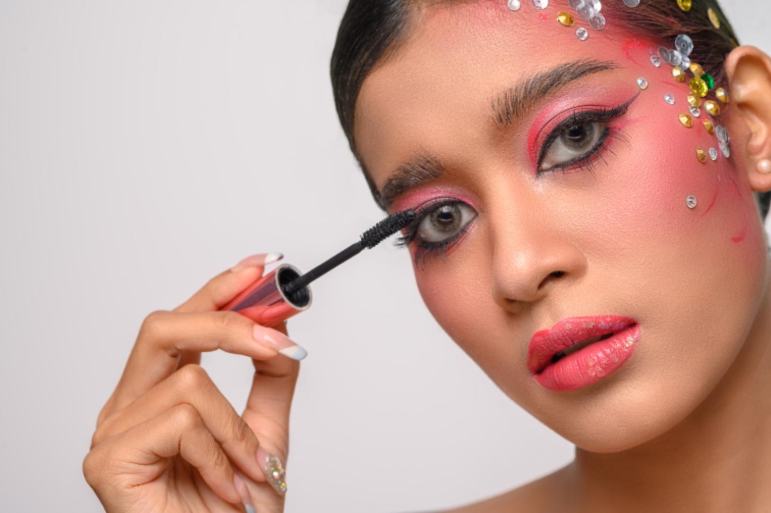Tampil Beda: Ini 5 Inspirasi Makeup Mata dengan Glitter!