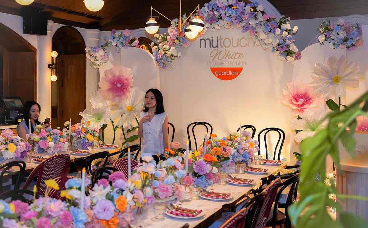 Mutouch White & Peluncuran 
