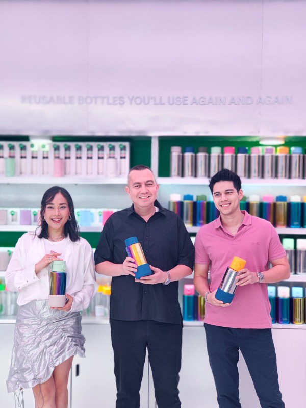 Trendi! Intip Peluncuran Koleksi Chrome Tumbler frank green