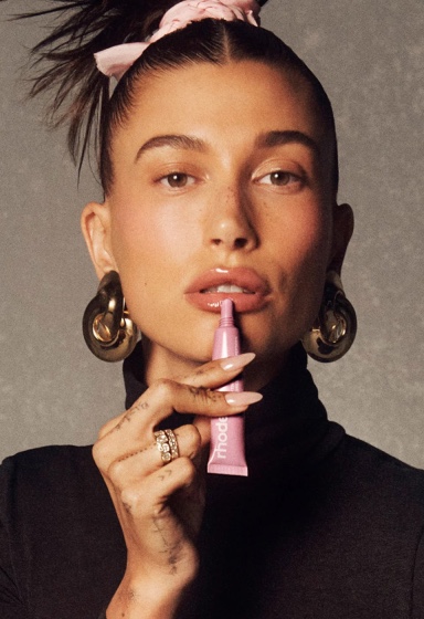 Glossy! ini 4 Lip Balm dari Rhode Favorit Hailey Bieber