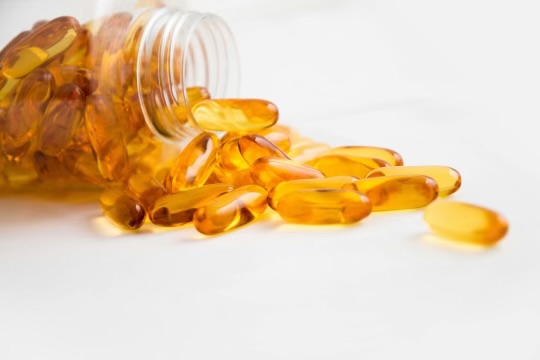 Ingin Sehat? Ini 4 Manfaat Minum Minyak Ikan Secara Rutin