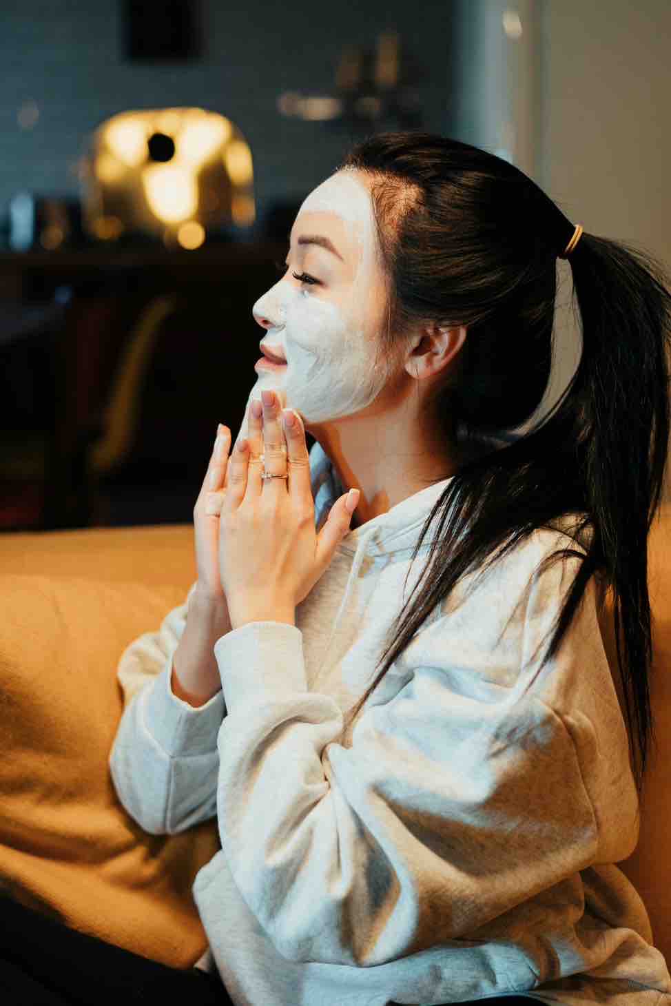 Apa saja? Ini 8 Bahan Skincare yang Baik untuk Kulit Kering