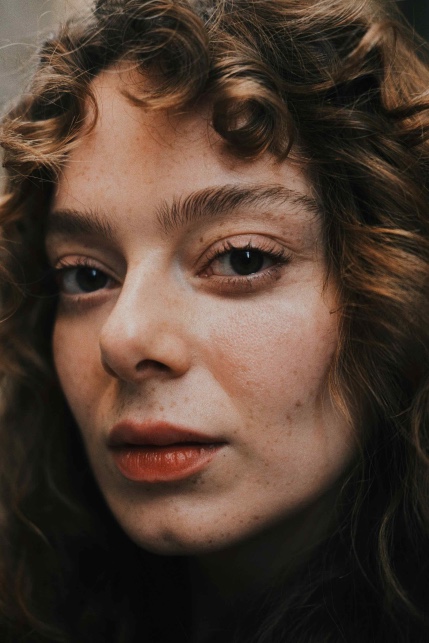 Ini 6 Tips Memilih Lipstik Merah untuk Bibir Gelap