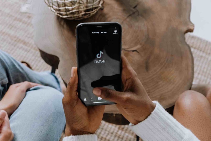 Reaksi Beberapa Artis Hollywood Setelah TikTok Banned di AS