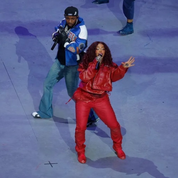 Wah! Ini Penampilan Kendrick Lamar and SZA di Super Bowl LIX