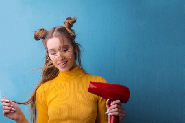7 Dampak Sering Menggunakan Hair Dryer Pada Rambut