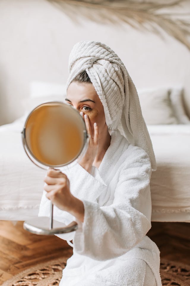 Meredakan! Ini 7 Tips Menghilangkan Puffy Eyes di Pagi Hari 