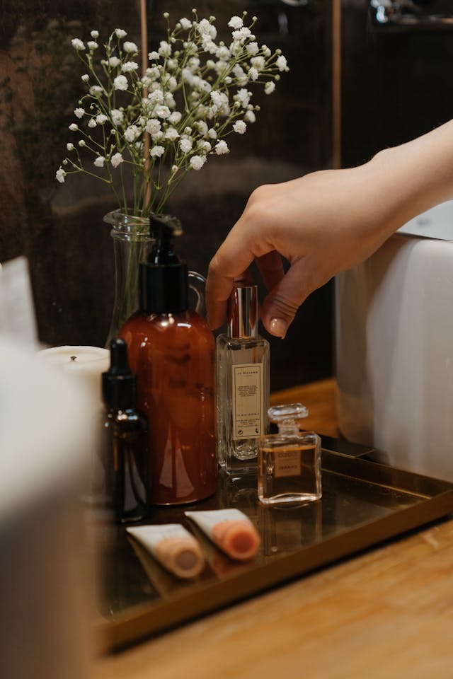 Wangi! Ini 6 Rekomendasi Parfum dengan Aroma Wood Notes 