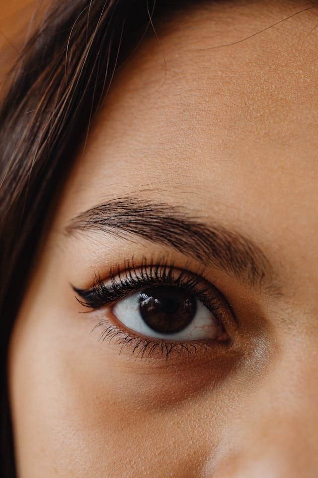 Cat Eyes! Ini 5 Rekomendasi Eyeliner Liquid Terbaik 