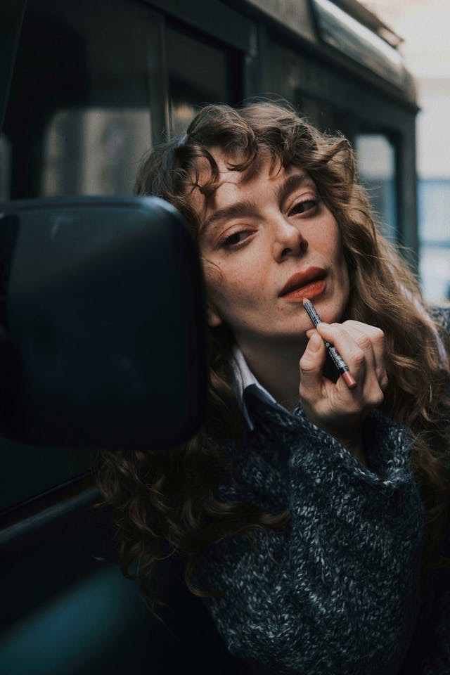 Natural! Ini 5 Rekomendasi Lip Liner untuk Tampilan