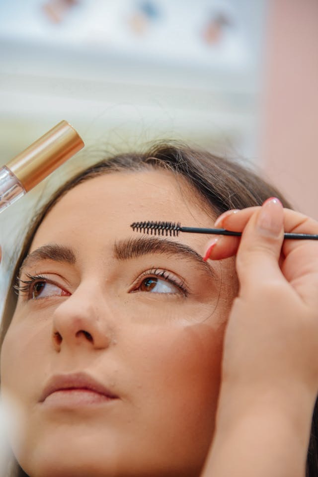 Menawan! Ini 5 Rekomendasi Eyebrow Gel untuk Tampilan Alis 