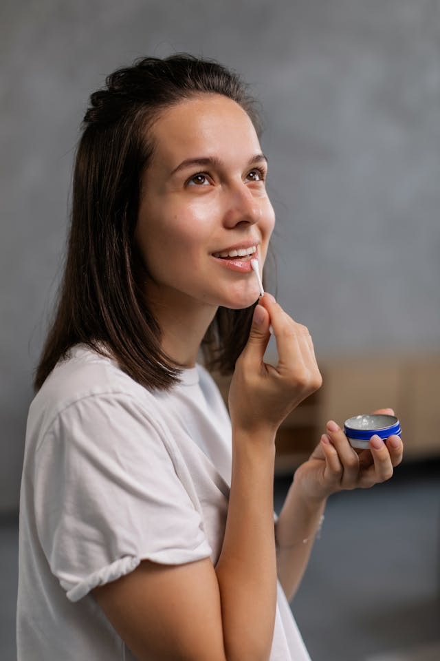 Tak Perlu Khawatir! Ini 7 Tips Mengatasi Bibir Two Tone