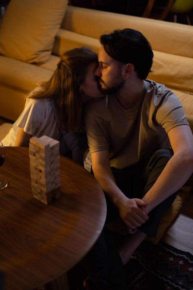 Romantis! Ini 10 Ide Home Dating yang Berkesan 