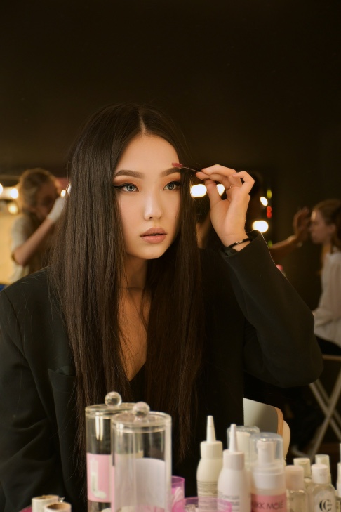Tahan Lama! Ini 5 Rekomendasi Eyebrow Gel Terbaik