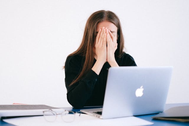 6 Cara Menghilangkan Anxiety Berlebihan di Kantor