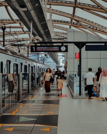 Hari Kartini, Transportasi Publik Gratis untuk Perempuan