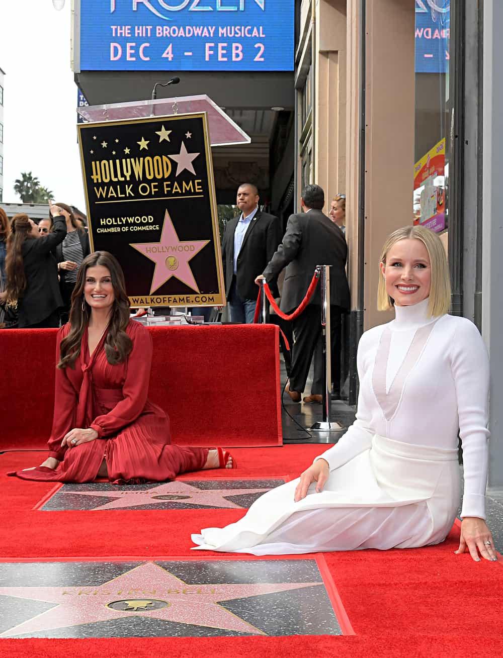 Idina Menzel & Kristen Bell Di 'Hollywood Walk of Fame'